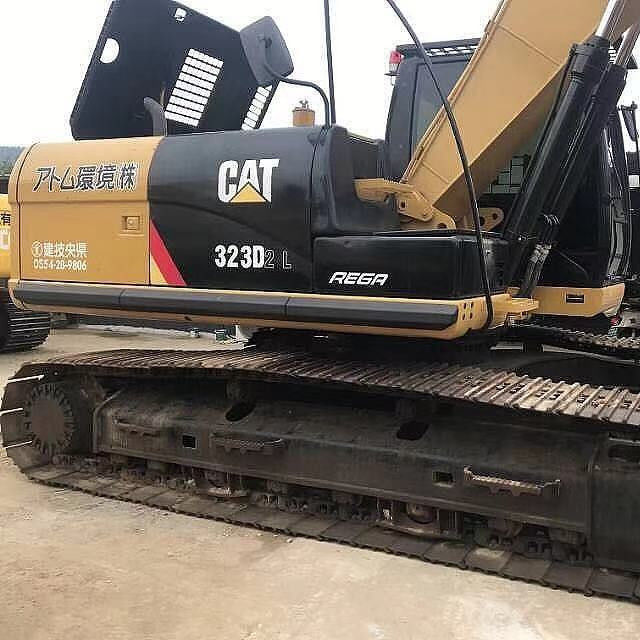 Máy thợ đào cũ CAT323 để bán trong tình trạng tốt,giá tốt thợ đào cũ