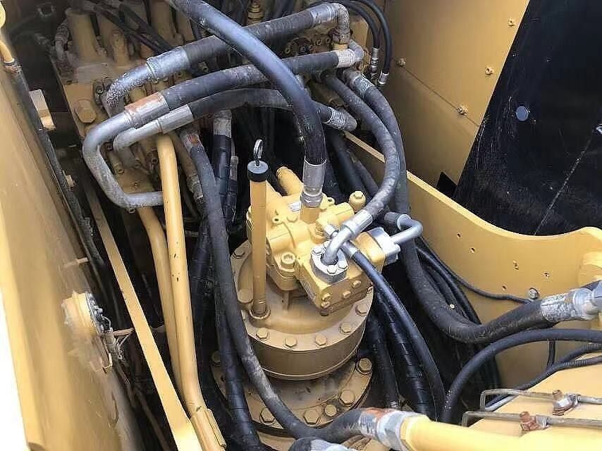 Máy thợ đào cũ CAT323 để bán trong tình trạng tốt,giá tốt thợ đào cũ