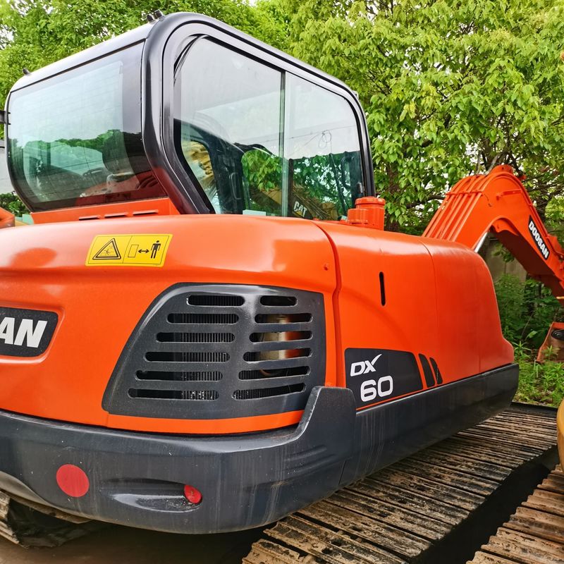 Doosan bán nóng bán tốt máy đào cũ Doosan DX60W máy đào bánh xe