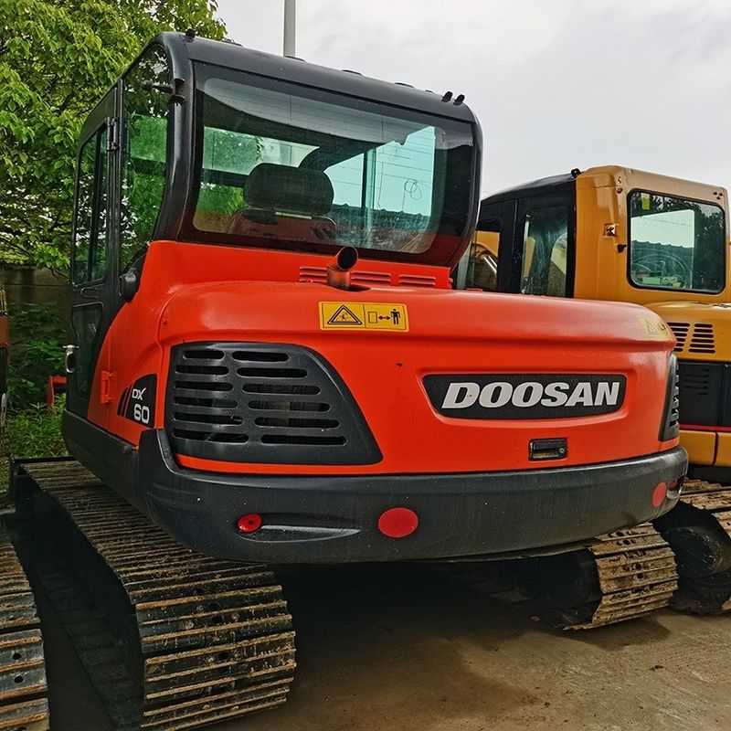 Doosan bán nóng bán tốt máy đào cũ Doosan DX60W máy đào bánh xe