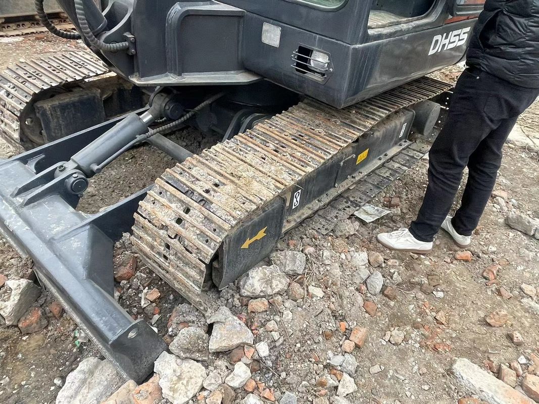 Máy đào tay hai Crawler chất lượng cao với giá thấp sử dụng Doosan55 bán máy làm đường